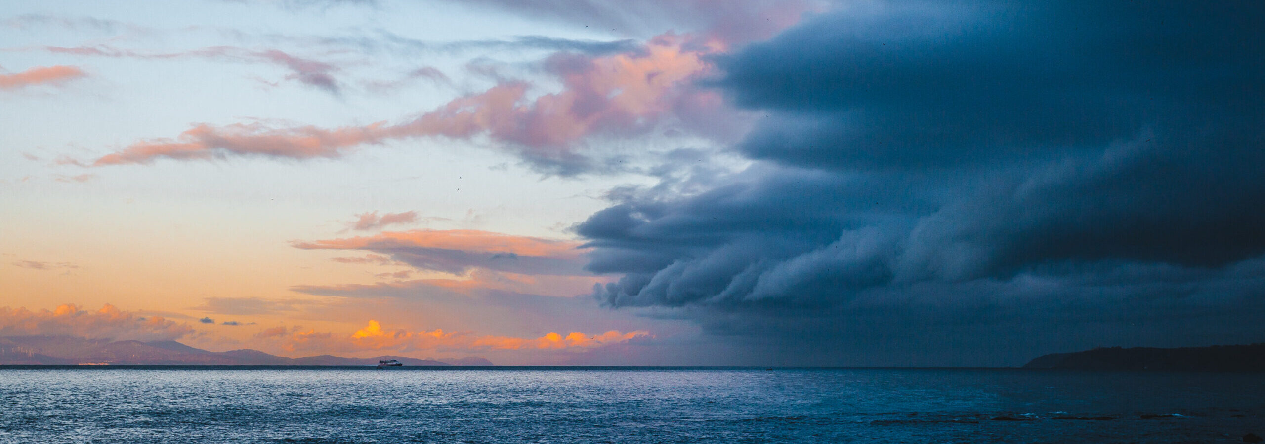 Beautiful,Colorful,Sky,With,Approaching,Storm